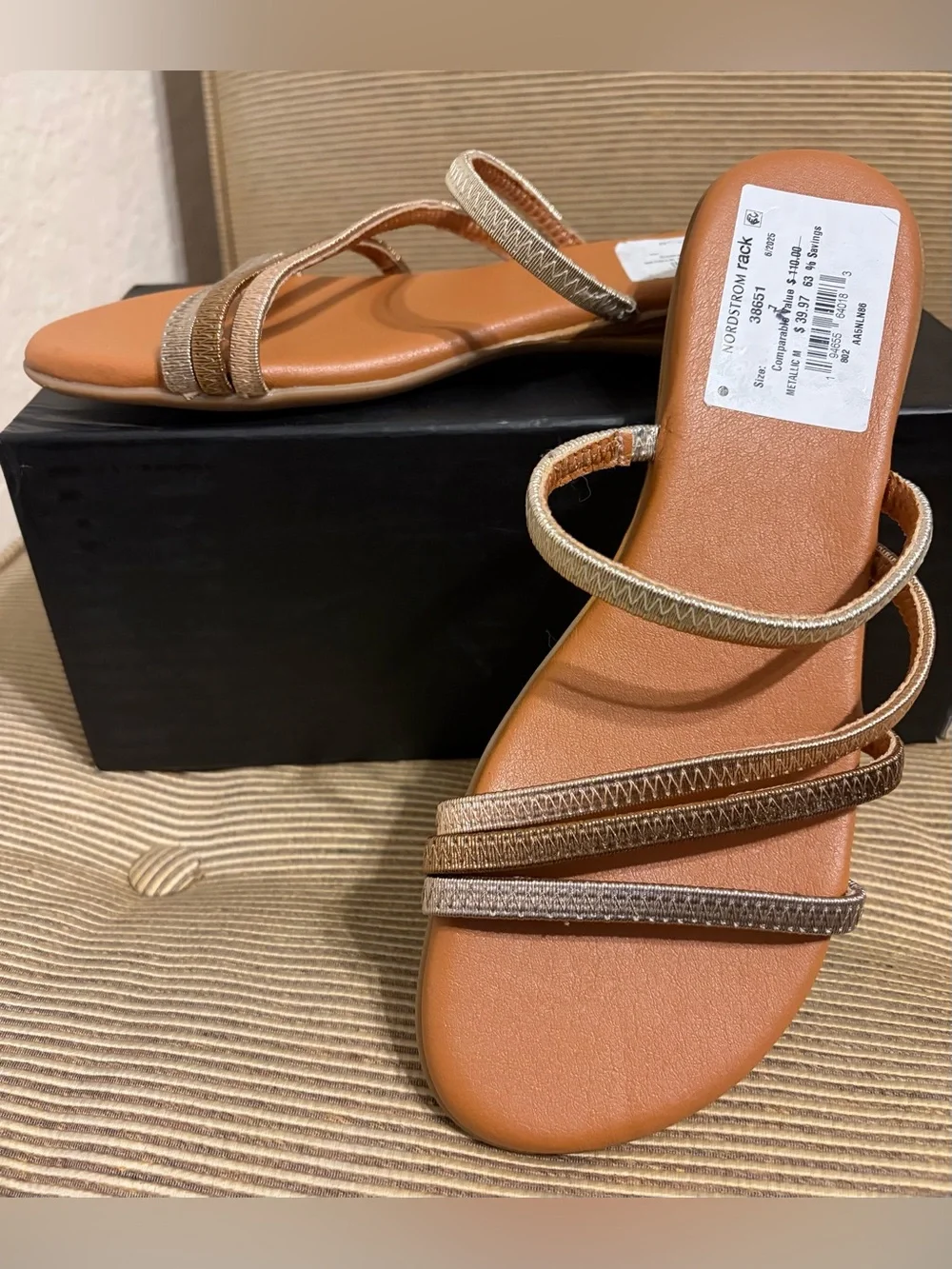 NWT Andre’ Assous Women’s Nolan Strappy Metallic Sandals - Size 7 - Picture 3 of 10